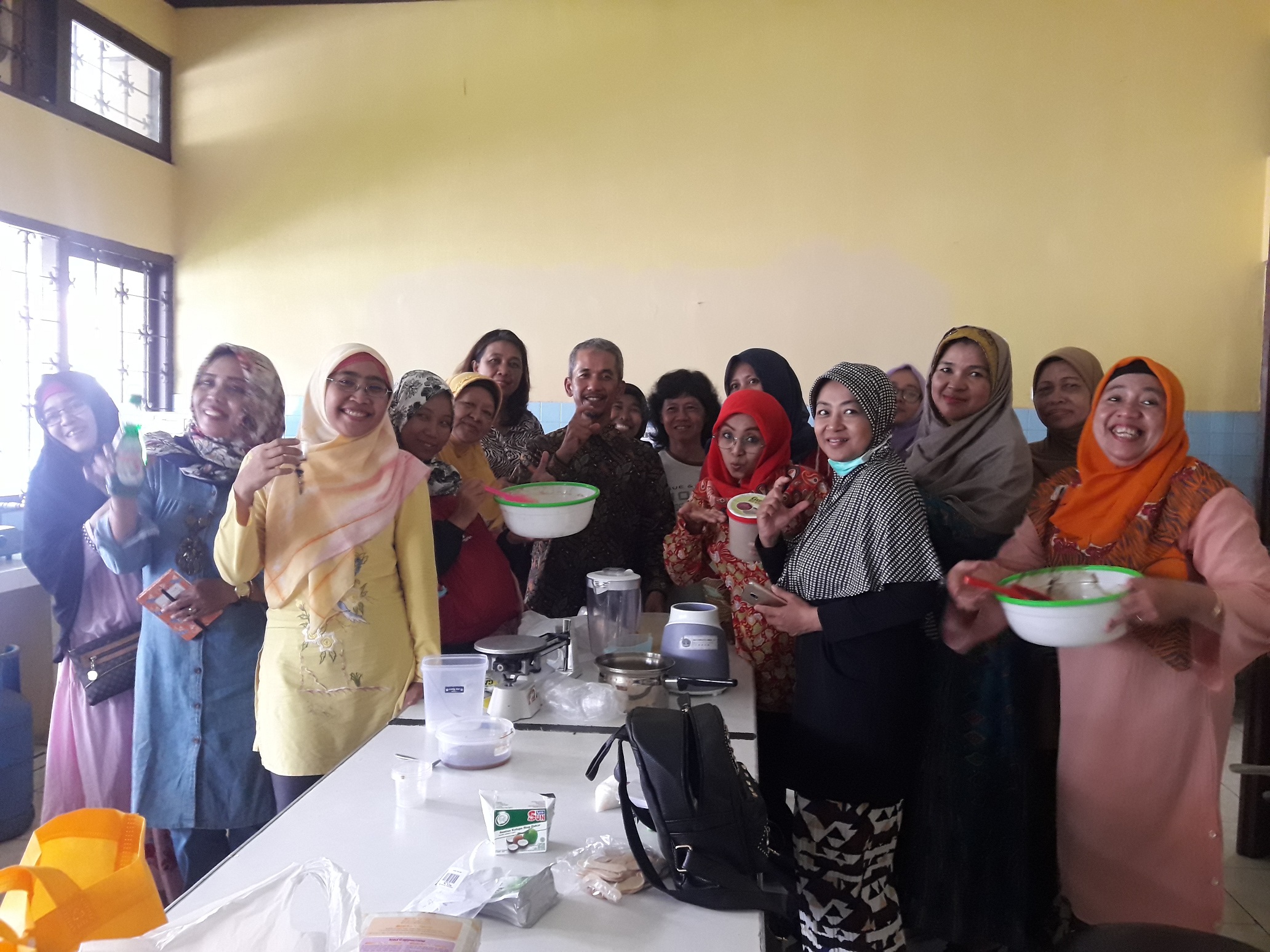 demo pembuatan eskrim herbal bersama ibu ibu cantik malang raya 